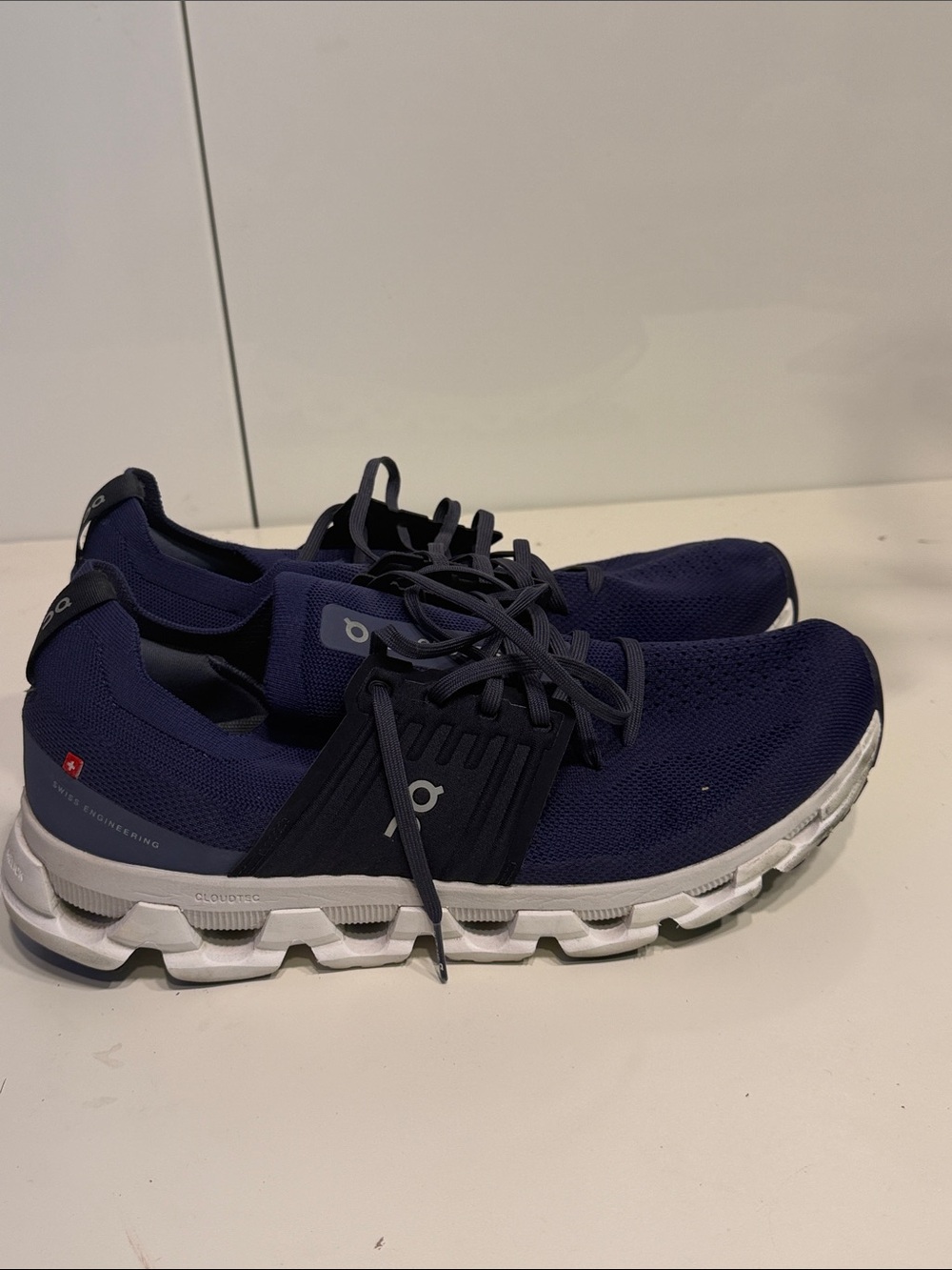 Gently used On Running Men’s Cloud Sneakers in Navy and White sz 12